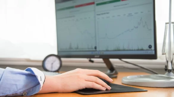 Die Geldanlage in Wertpapiere ist mit gewissen Risiken verbunden. Wer allerdings m&ouml;glichst breit diversifiziert, kann die Risiken minimieren. - &copy; Christin Klose/dpa-tmn