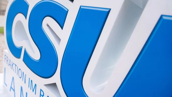 Am Freitag trifft sich die CSU zum Parteitag in Augsburg. - &copy; Nicolas Armer/dpa