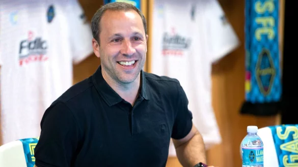 Hat im ersten Jahr als Cheftrainer von Los Angeles FC das Finale um die Meisterschaft in der MLS erreicht: Steven Cherundolo. - © Steve Marcus/Las Vegas Sun/AP/dpa