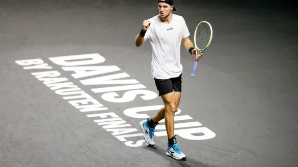Tennis-Weltverband hat die Format-Ver&auml;nderungen im Davis Cup als Erfolg bezeichnet: Jan-Lennard Struff l&auml;uft &uuml;ber den Schriftzug des Turniers. - &copy; Frank Molter/dpa
