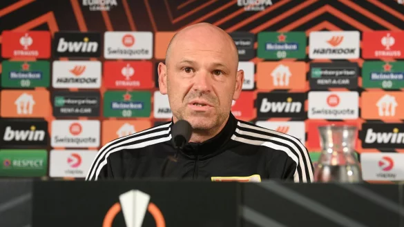 Unions Co-Trainer Markus Hoffmann spricht w&auml;hrend der Pressekonferenz zu den Medienvertretern. - &copy; Matthias Koch/dpa