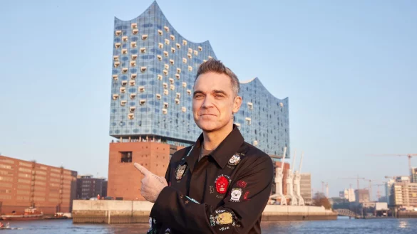 Robbie Williams gibt anl&auml;sslich der Feier seiner 25-j&auml;hrigen Solo-Karriere ein Konzert in der Elbphilharmonie. - &copy; Georg Wendt/dpa