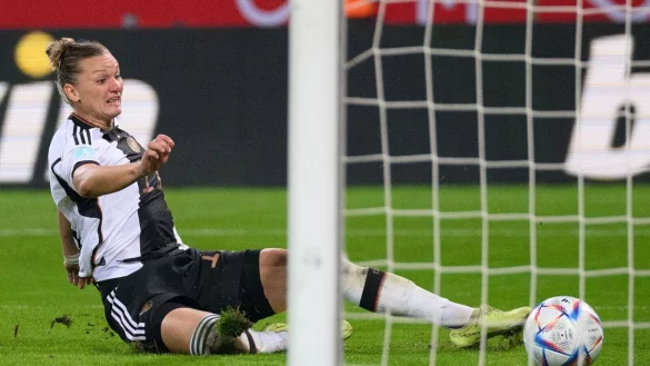 Alexandra Popp erzielte beide Treffer für die DFB-Frauen. - © Robert Michael/dpa