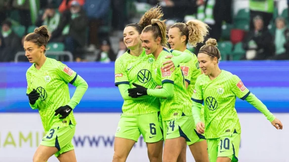 Wolfsburg setzte sich souver&auml;n gegen Frankfurt durch. - &copy; Michael Matthey/dpa