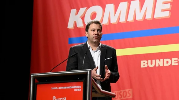 Der SPD Vorsitzende Lars Klingbeil spricht beim Juso-Bundeskongress. - &copy; Roberto Pfeil/dpa