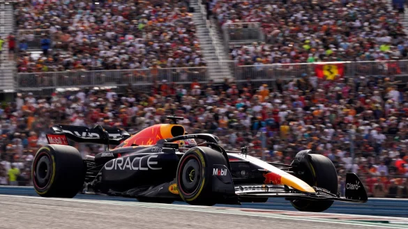 Weltmeister Max Verstappen steuert den Red-Bull-Boliden in Austin &uuml;ber die Strecke. - &copy; Eric Gay/AP/dpa