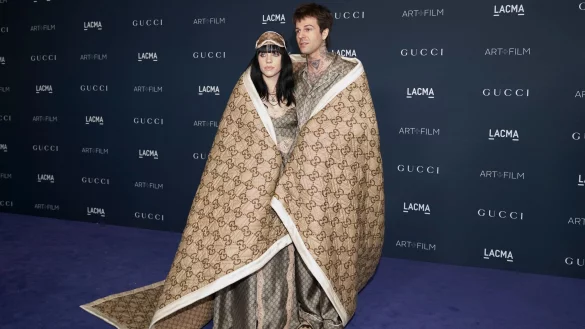 Ganz eng: Billie Eilish (l) und Jesse Rutherford besuchten die LACMA Art+Film-Gala in Los Angeles. - &copy; Allison Dinner/FR171780 AP/dpa