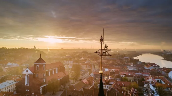 Blick über die Dächer von Kaunas, der zweitgrößten Stadt Litauens. - © Andrius Aleksandravi?ius/Organisation Kaunas 2022/dpa/Archiv