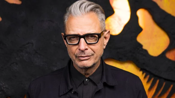 Jeff Goldblum, Schauspieler aus den USA, während eines Fototermins, um den Film "Jurassic World Dominion" auf dem Gelände der Universal Studios in Los Angeles zu bewerben. - © Willy Sanjuan/Invision/AP/dpa