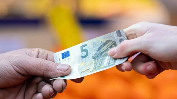 Für viele in Deutschland gilt noch immer: «Nur Bares ist Wahres!» - © Moritz Frankenberg/dpa