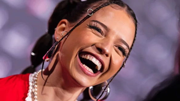 Nina Chuba, S&auml;ngerin und Schauspielerin, kommt zur Verleihung der 1Live Krone. - &copy; Rolf Vennenbernd/dpa