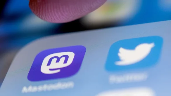 R&uuml;sseltier trifft V&ouml;gelchen: Viele wollen Twitter zur Zeit verlassen oder Mastodon zumindest einmal ausprobieren. - &copy; Zacharie Scheurer/dpa-tmn