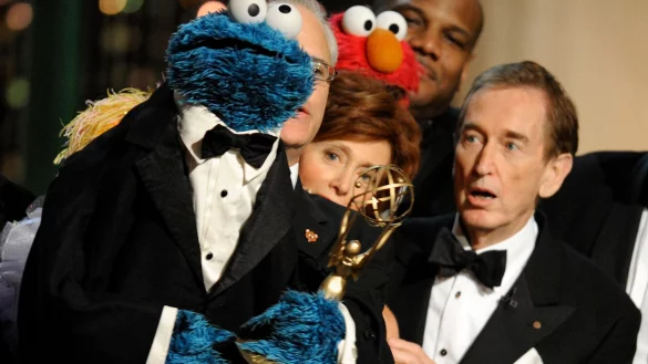 Schauspieler Bob McGrath (r) aus der legend&auml;ren Kindershow &laquo;Sesamstra&szlig;e&raquo; ist im Alter von 90 Jahren gestorben. - &copy; Chris Pizzello/AP/dpa