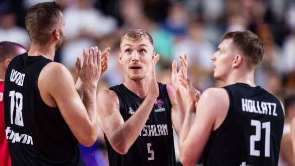 Niels Giffey (l) und Justus Hollatz stehen im Aufgebot f&uuml;r die ersten WM-Qualispiele. - &copy; Marius Becker/dpa