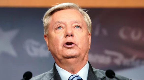US-Senator Lindsey Graham während einer Pressekonferenz in Washington. - © Mariam Zuhaib/AP/dpa