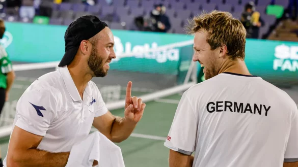 Das Duo Kevin Krawietz (r)/Tim Pütz könnte auch im Viertelfinale gegen Kanada für den entscheidenden Punkt sorgen. - © Frank Molter/dpa