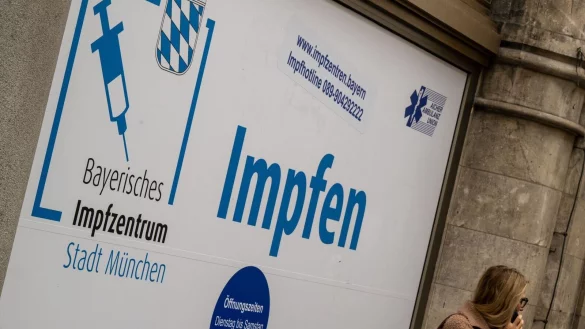 Impfen gilt als guter Schutz. - &copy; Peter Kneffel/dpa