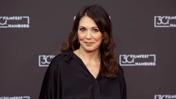 Schauspielerin Iris Berben sprach bei einer Veranstaltung im Berliner Ensemble anl&auml;sslich der Proteste im Iran. - &copy; Daniel Reinhardt/dpa