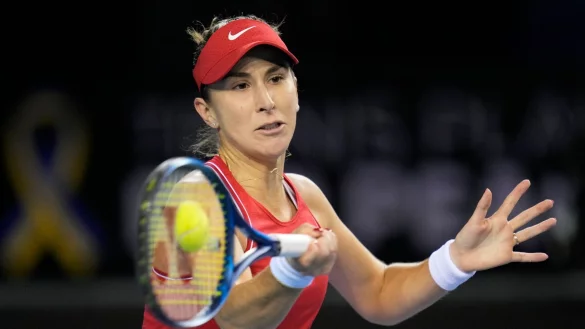 Holte den entscheidenden Punkt für die Schweizerinnen: Belinda Bencic. - © Kin Cheung/AP/dpa