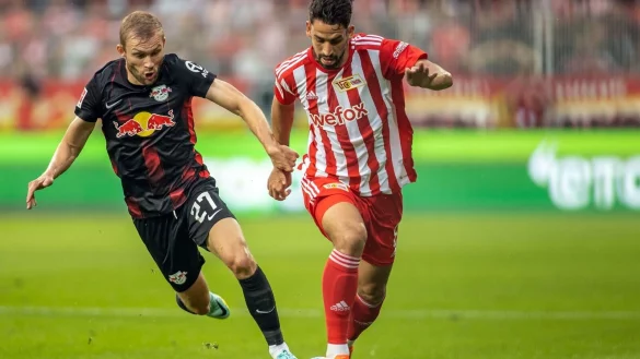 Springt Union-Profi Rani Khedira (r) auf den WM-Zug auf? - © Andreas Gora/dpa