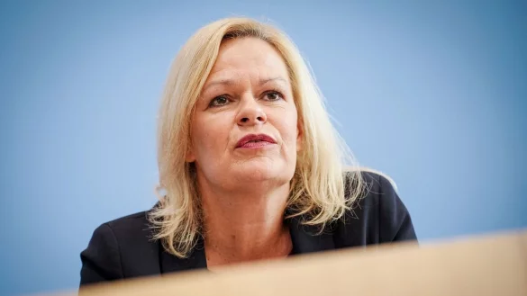 Zur besseren Bek&auml;mpfung der Organisierten Kriminalit&auml;t will Bundesinnenministerin Nancy Faeser unter anderem f&uuml;r das Bezahlen eine Bargeld-Obergrenze von unter 10.000 Euro einf&uuml;hren. - &copy; Kay Nietfeld/dpa