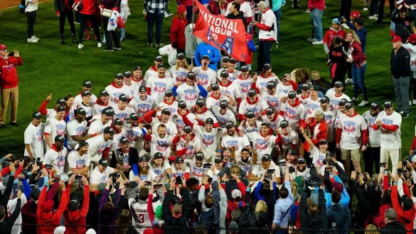 Die Philadelphia Phillies jubeln nach dem Sieg. - &copy; Matt Rourke/AP/dpa