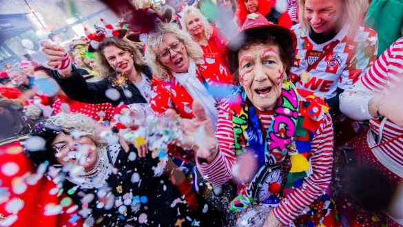 Am 11.11. um 11:11 Uhr startete K&ouml;ln in die neue Karnevalssession. - &copy; Rolf Vennenbernd/dpa