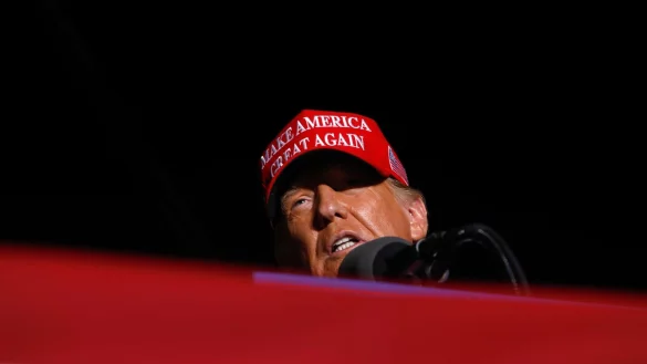 Donald Trump wurde vom Untersuchungsausschuss zum Angriff auf das US-Kapitol vorgeladen. - © Jacqueline Larma/AP/dpa