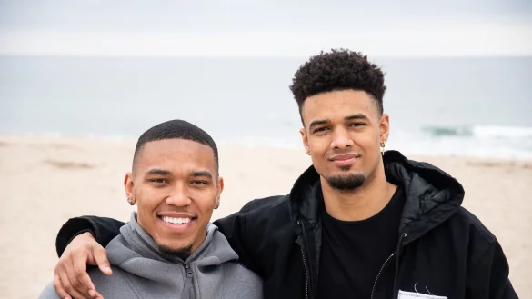 Amon-Ra St. Brown (l) und sein Bruder Equanimeous St. Brown sind an Heiligabend im Einsatz. - &copy; Maximilian Haupt/dpa