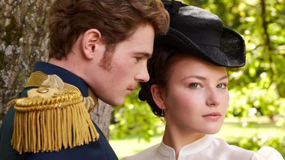 Sisi (Devrim Lingnau, r) und Franz (Philip Froissant) in einer Szene aus &laquo;Die Kaiserin&raquo;. - &copy; Thomas Schenk/Netflix/dpa