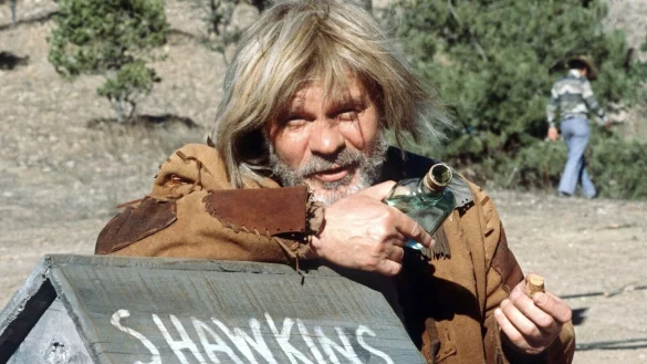 Schauspieler Ralf Wolter steht als kauziger Trapper Sam Hawkens in dem Film &laquo;Winnetou&raquo; vor der Kamera. - &copy; Dieter Klar/dpa