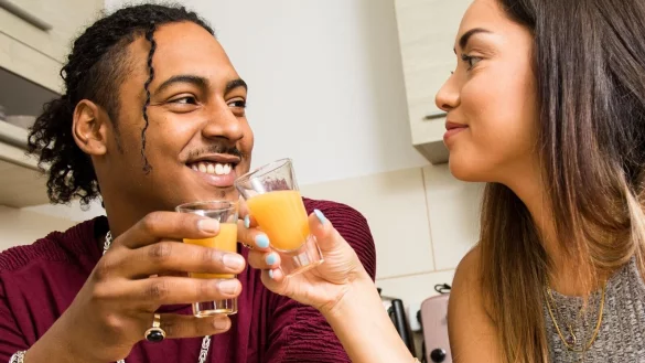 Prost! Viele Ingwershots schneiden im Test gut ab. - &copy; Christin Klose/dpa-tmn