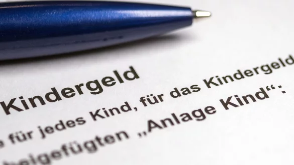 Die Ampel-Koalition will Kindergeld auf 250 Euro anheben. - &copy; Jens B&uuml;ttner/ZB/dpa