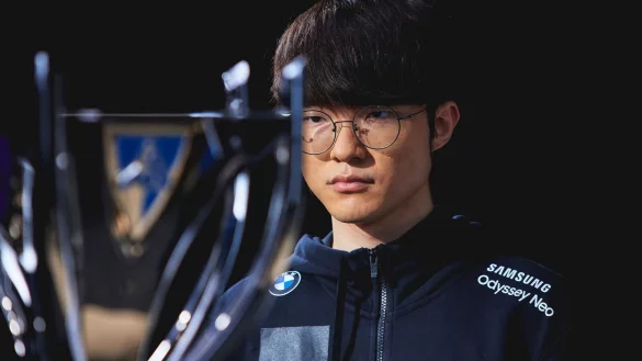 Star-Midlaner Faker verlängert seinen Vertrag und bleibt für drei weitere Jahre bei T1. - © Riot Games/dpa