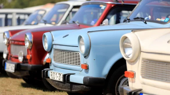 Fahrzeuge des Modells &laquo;Trabant 601&raquo; auf einem Ostmobil-Meeting. - &copy; Peter Gercke/dpa