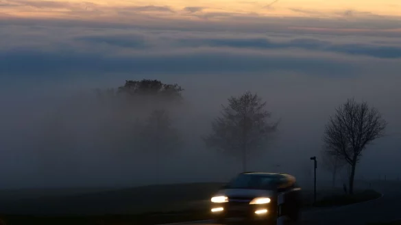 Zappenduster: Nach der Zeitumstellung m&uuml;ssen viele Berufst&auml;tige von einem Tag auf den anderen in der D&auml;mmerung losfahren. - &copy; Felix K&auml;stle/dpa/dpa-tmn