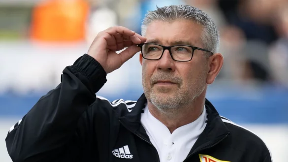 Der Union-Trainer war am Sonntag positiv getestet worden und hatte sich anschließend in Isolation begeben. - © Hendrik Schmidt/dpa