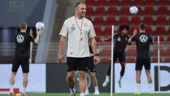 Bundestrainer Hansi Flick wird seine WM-Startelf gegen den Oman wohl nicht aufs Feld schicken. - &copy; Christian Charisius/dpa