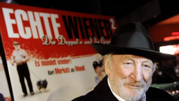 Karl Merkatz vor Beginn der ORF Premiere des Kinofilms &laquo;Echte Wiener 2 - Die Deppat\\\'n und die Gspritzt\\\'n&raquo; (2010). - &copy; Herbert Pfarrhofer/APA/dpa