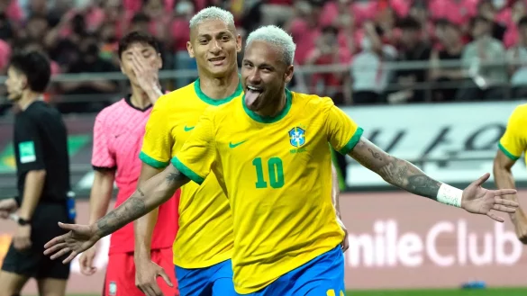 M&ouml;chte Bolsonaro sein erstes Tor bei der WM in Katar widmen: Neymar. - &copy; Ahn Young-Joon/AP/dpa