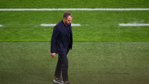 Bundestrainer Hansi Flick steht mit dem DFB-Team bei der WM schon unter Druck. - © Robert Michael/dpa