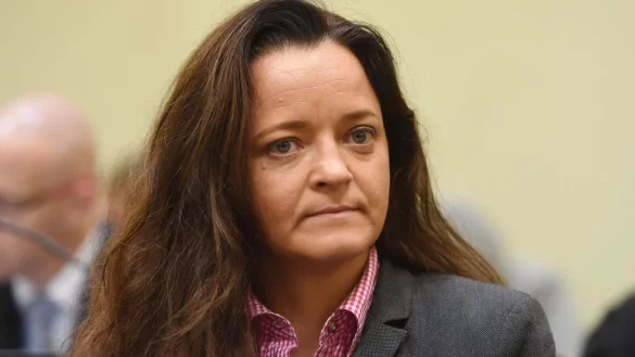 Die damals als Mitt&auml;terin bei den Verbrechen der rechtsextremen Terrorzelle &laquo;Nationalsozialistischer Untergrund&raquo; angeklagte Beate Zsch&auml;pe sitzt im Juli 2016 im Gerichtssaal im M&uuml;nchner Oberlandesgericht. - &copy; picture alliance / dpa