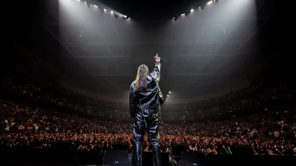 Der deutsche Rapper Apache 207. Im kommenden Jahr beginnt seine Tour im Juni in Hannover. - &copy; Sony Music/dpa