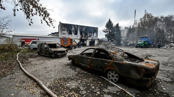 Zerst&ouml;rung im s&uuml;dukrainischen Saporischschja. Nach ukrainischen Angaben schlugen russische Raketen ein. - &copy; -/Ukrinform/dpa
