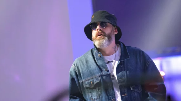 Rapper Sido bei seinem &Uuml;berraschungskonzert in Hamburg. - &copy; Jonas Walzberg/dpa