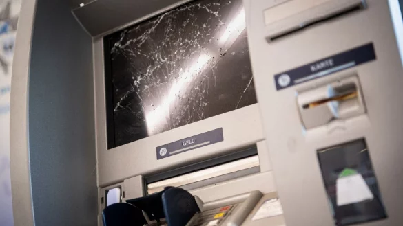 Ein gesprengter Geldautomat. - © Matthias Balk/dpa/Symbolbild