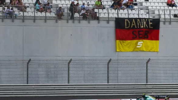 Sebastian Vettel gibt beim Großen Preis von Abu Dhabi seinen Abschied von der Formel 1. - © Beata Zawrzel/ZUMA Press Wire/dpa