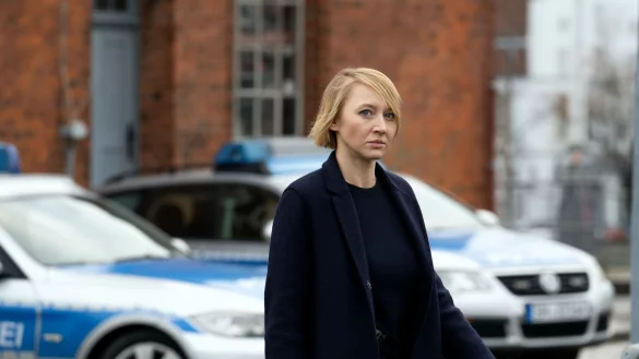 Nora Weiss (Anna Maria M&uuml;he) ermittelt. - &copy; Marion von Der Mehden/ZDF/dpa
