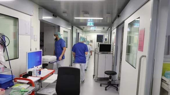 Viele Menschen haben mit Atemwegserkrankungen zu k&auml;mpfen, manche m&uuml;ssen ins Krankenhaus. - &copy; Bodo Schackow/dpa-zentralbild/dpa