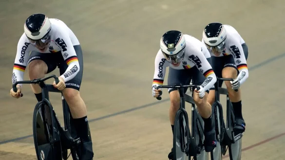 Deutschlands Teamsprinterinnen fuhren in Frankreich zu Gold. - © Christophe Ena/AP/dpa
